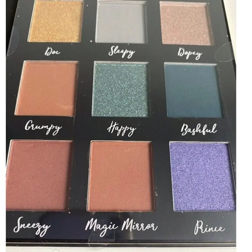 Taste Beauty Disney Snow White & Seven Dwarfs Eyeshadow Palette 12 Shades Mirror